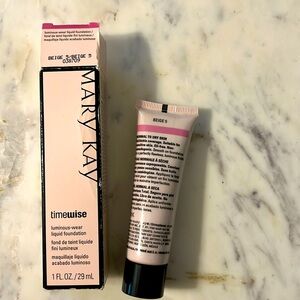 Mary Kay Luminous wear foundation shade beige 5